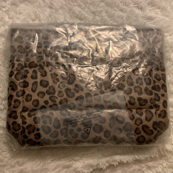 UGG Ellory Puff Tote Bag - Picture 3 of 5